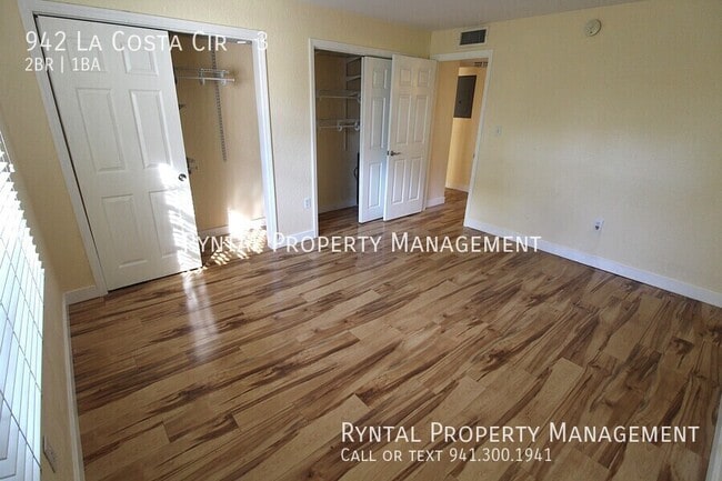 Building Photo - 942 La Costa Cir