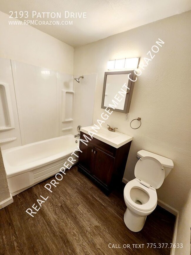 Building Photo - Newly Renovated downstairs 2 Bedroom 1 Bat...