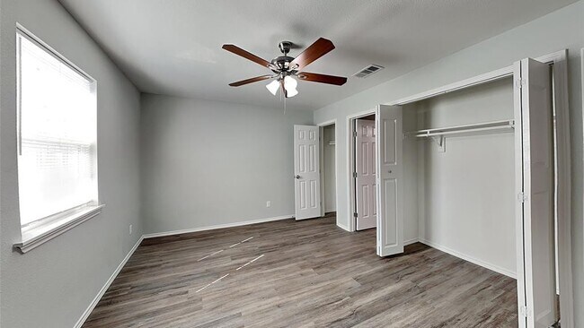 Building Photo - 10356 Chelmsford Dr