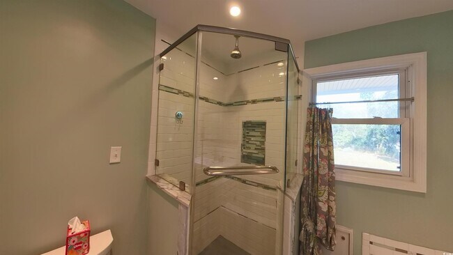 Building Photo - 710 Yucca Ave