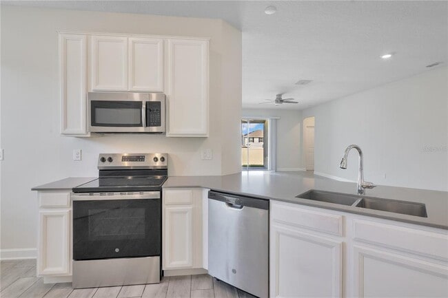 Building Photo - 223 Bergamot Lp