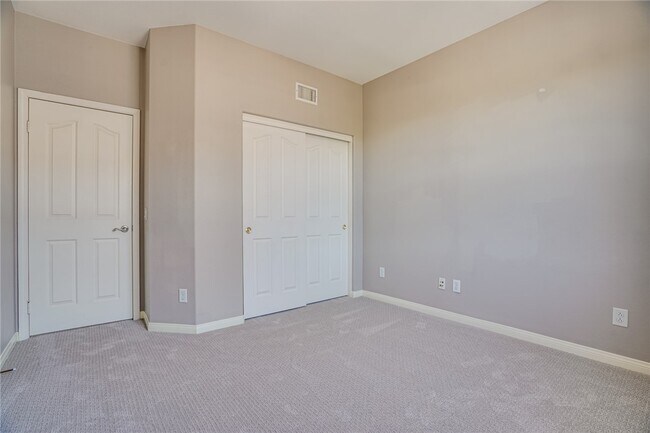 Building Photo - 6257 Pacific Pointe Dr