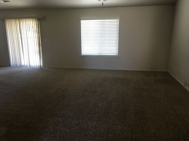 Building Photo - Anderson Home with Open Floor Plan