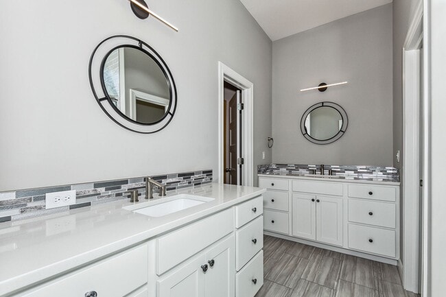 Building Photo - Executive rental in Andover School District!!