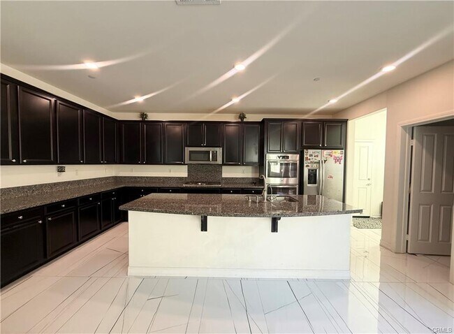 Building Photo - 28635 Parkside Dr