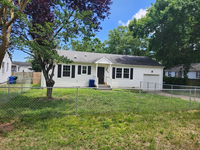 Building Photo - 906 Harpersville Rd