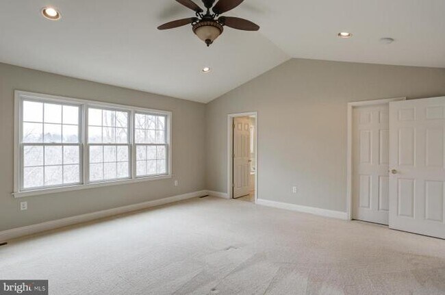 Building Photo - 490 Adam Ln