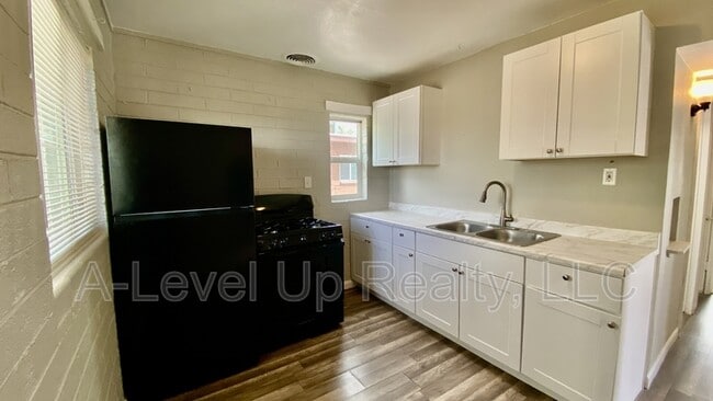 Building Photo - 3043 E Proctor Vista