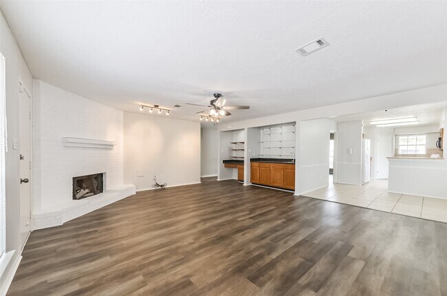 Building Photo - 16606 Burlcreek St