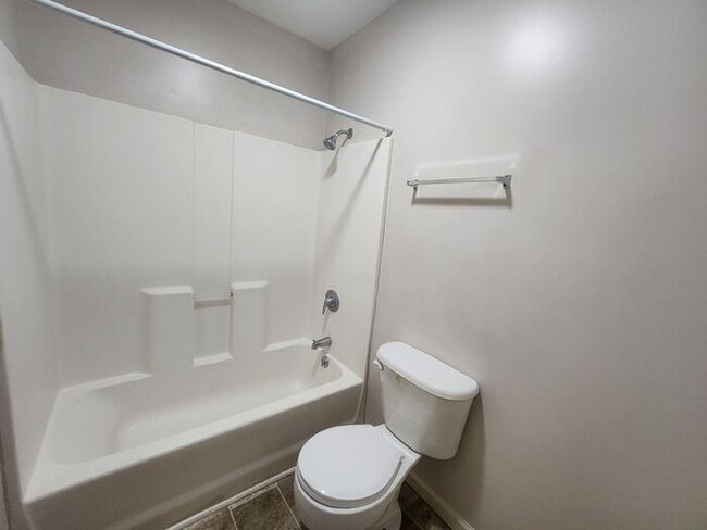 Building Photo - 2 Bedroom Duplex - *Pets Welcome!