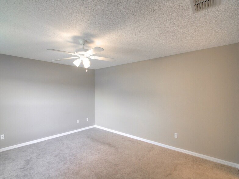Building Photo - 12916 Los Alamitos