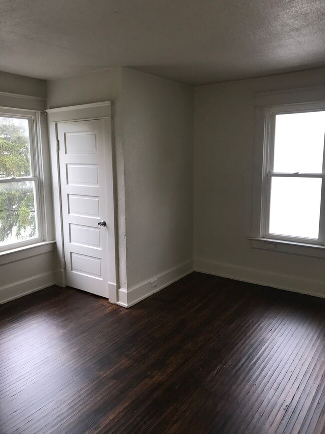 Building Photo - 943 Brice Ave