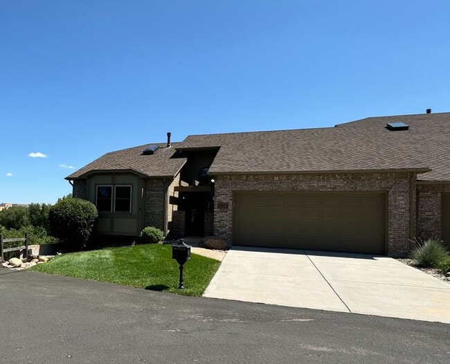 Primary Photo - Well Maintained 3 bedroom end unit Townhom...