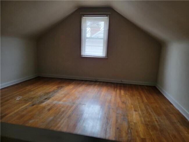 Building Photo - 2983 E Moreland Dr