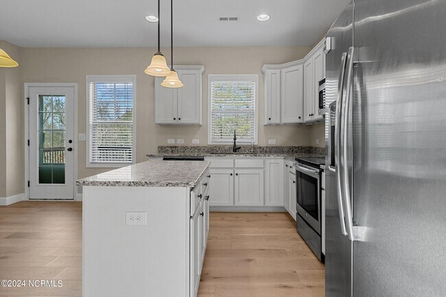 Building Photo - 204 Sandy Springs Rd