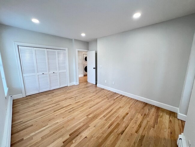 Building Photo - 48 Bright St