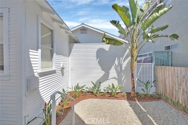 Building Photo - 310 Bayview Dr