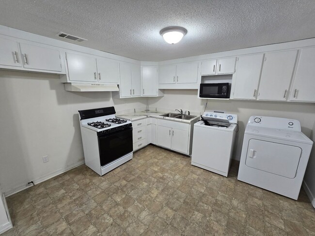 Building Photo - 721 Edgehill