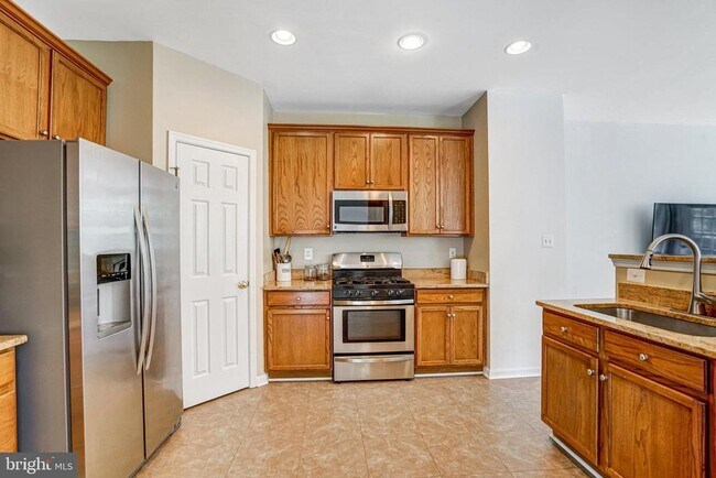 Building Photo - 8535 Wyngate Manor Ct