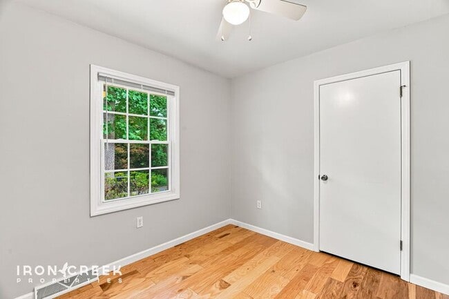 Building Photo - 16 King Arthur Pl