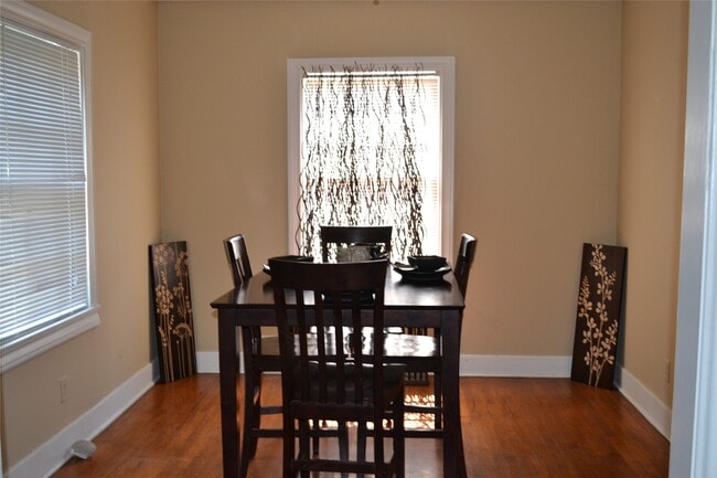 Building Photo - 1610 Ridgewood St