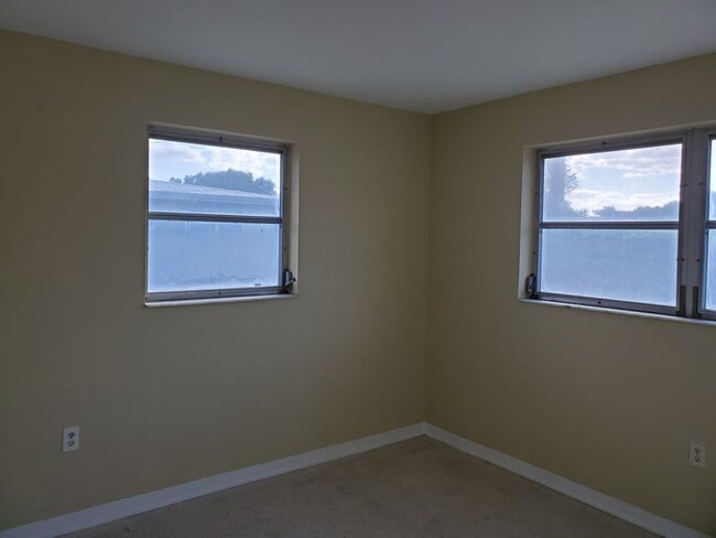 Building Photo - 211 Oklahoma Ave