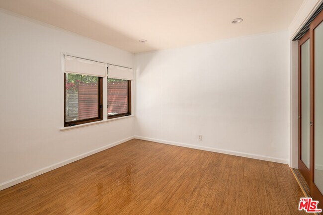 Building Photo - 1743 Robson Ave