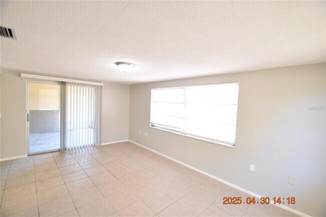 Building Photo - 3221 Topp Dr