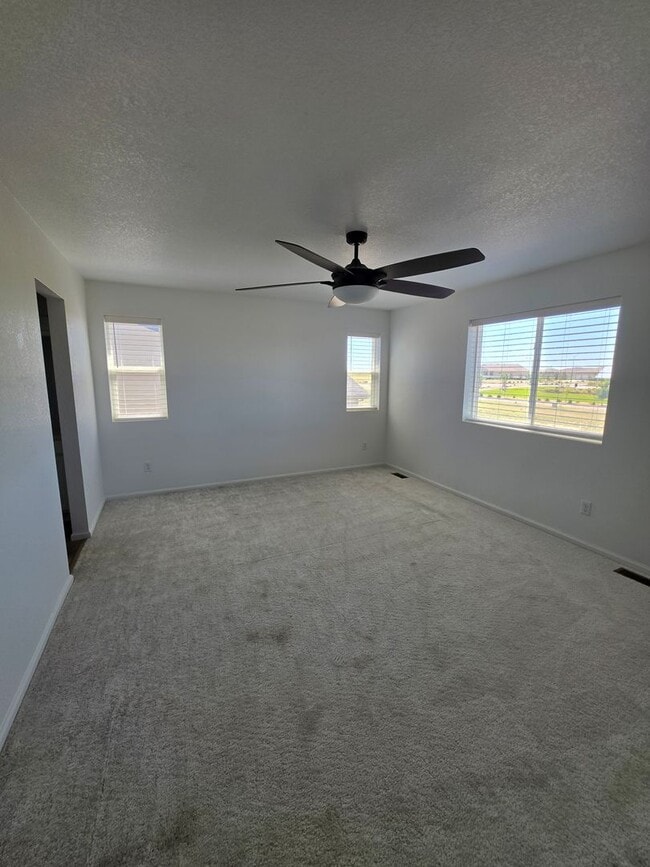 Building Photo - ALL PROSPECTIVE TENANTS MUST SUBMIT A $58 NON-REFUNDABLE APPLICATION FEE PER APPLICANT ONLINE AND...