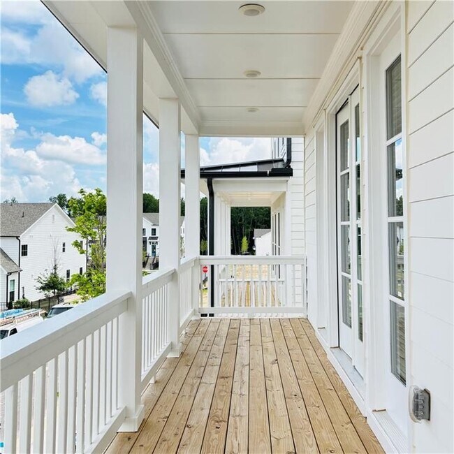 Building Photo - 657 SUMMIT HILL Way