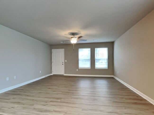 Building Photo - 3 BR/2BA Newly Renovated Single Family Home | 2-Car Covered Parking |In Blue Springs!