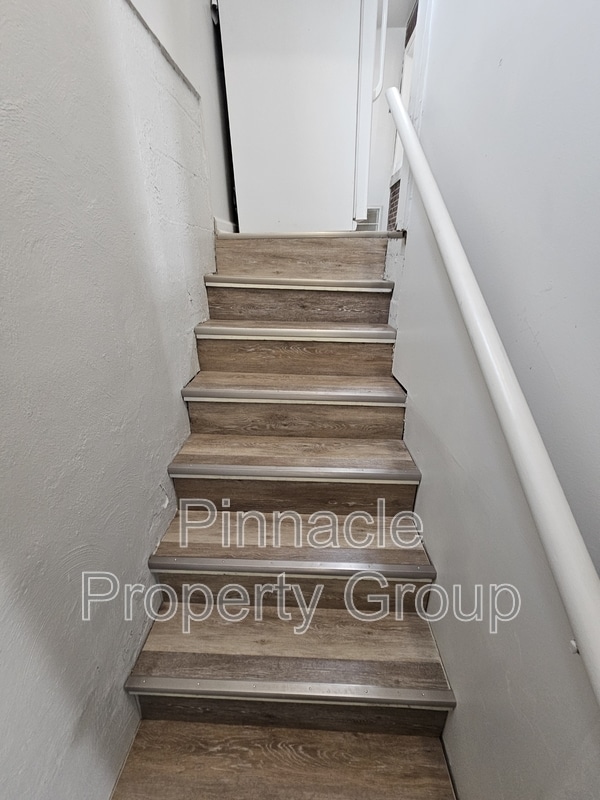 Building Photo - 834 N Leroy St
