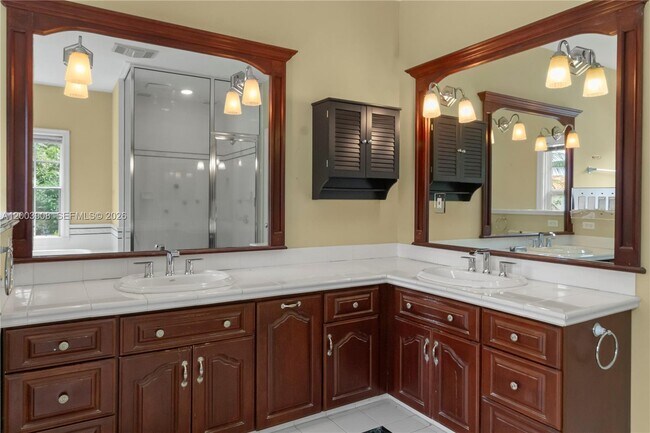 Building Photo - 700 Coral Way