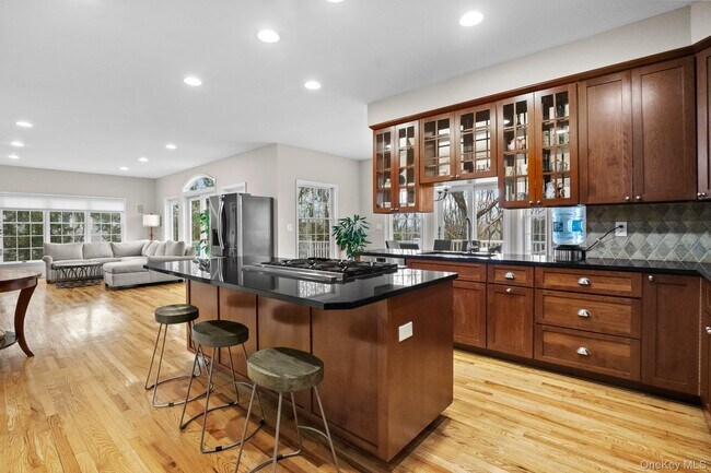 Building Photo - 105 Hardscrabble Lake Dr