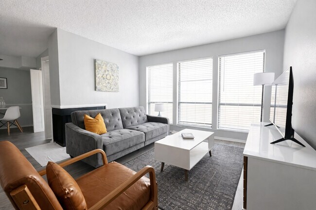 Building Photo - 505 N Rock Rd