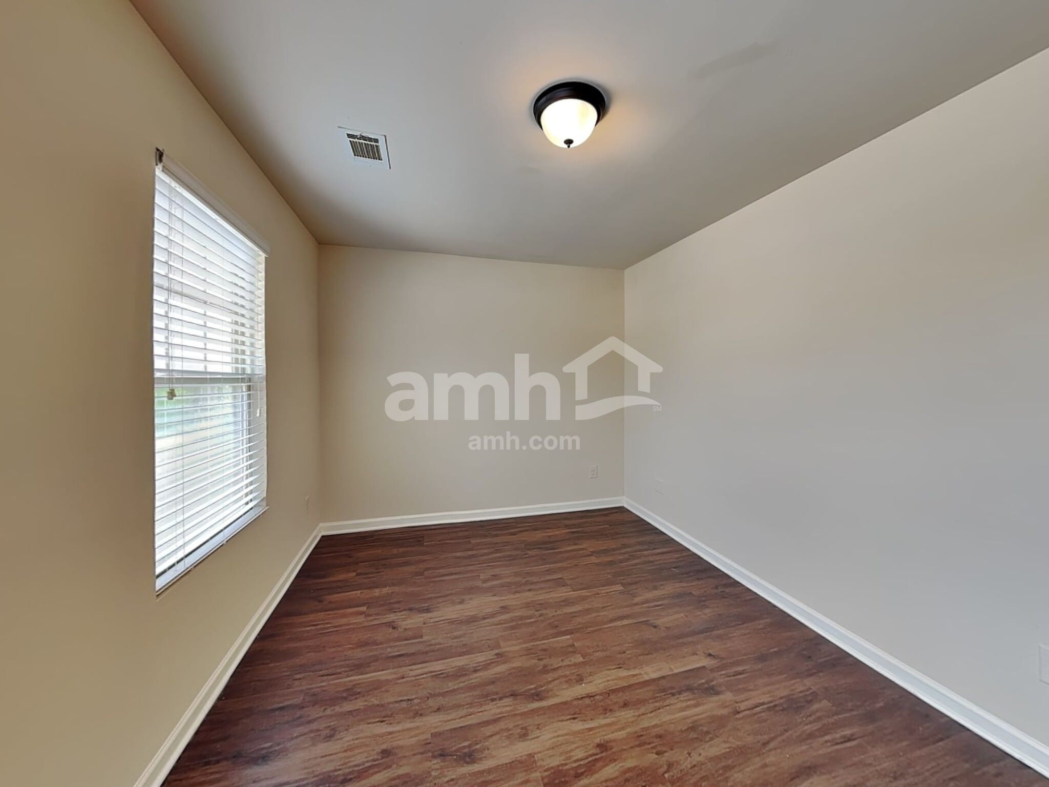 Building Photo - 4104 Dale Dr SE