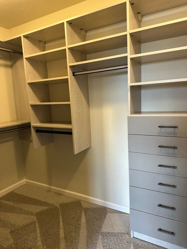 Building Photo - BEAUTIFUL CONTEMPORARY HOME IN BETHANY