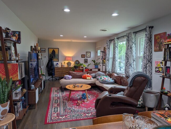 Building Photo - 8209 Reinland Dr