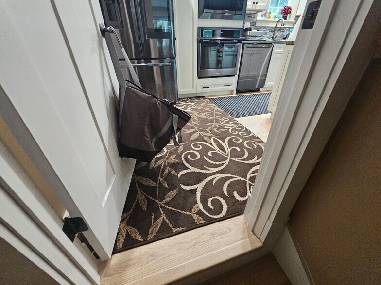 Building Photo - 435 High St