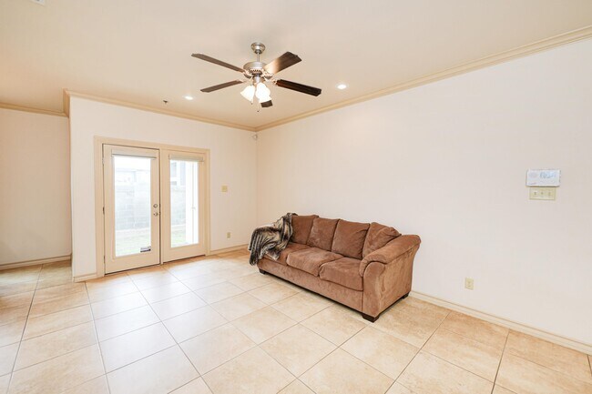 Building Photo - 10510 Sandia Dr