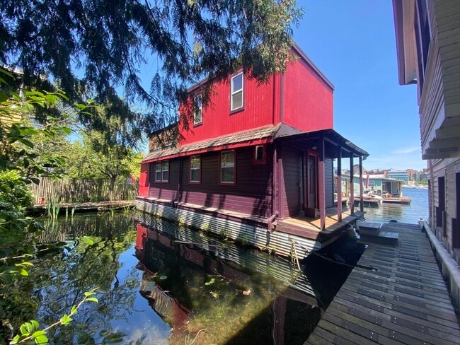 Primary Photo - 3126 Portage Bay Pl E