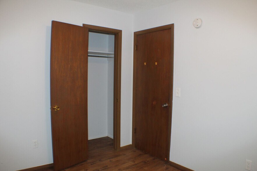 Building Photo - 628 Moraine Ave