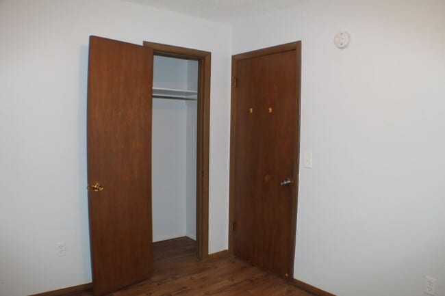 Building Photo - 628 Moraine Ave