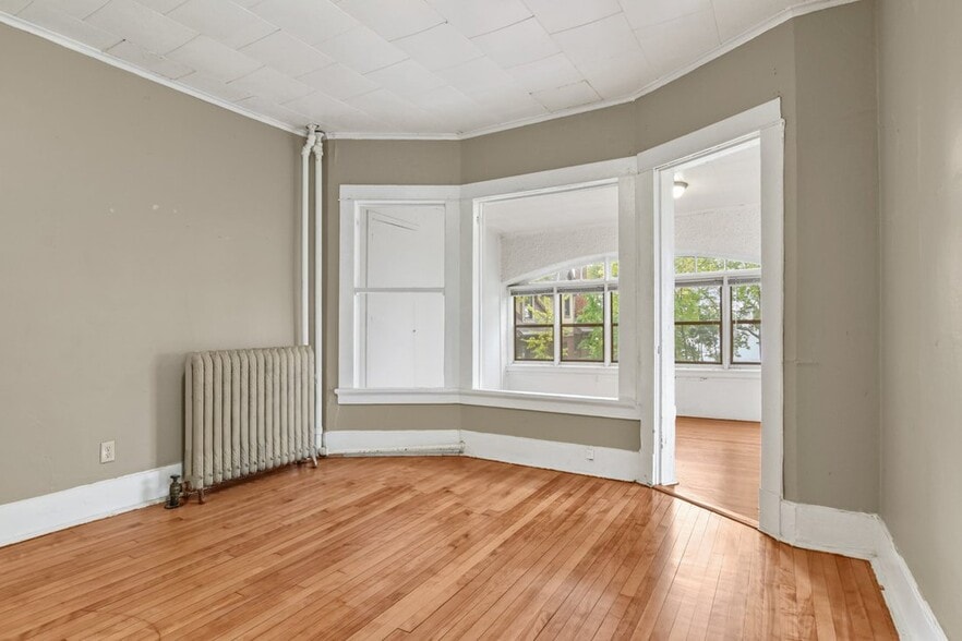 Building Photo - 933 Spaight St