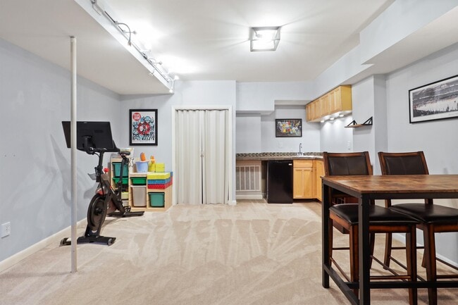 Building Photo - 6915 Farragut Ave