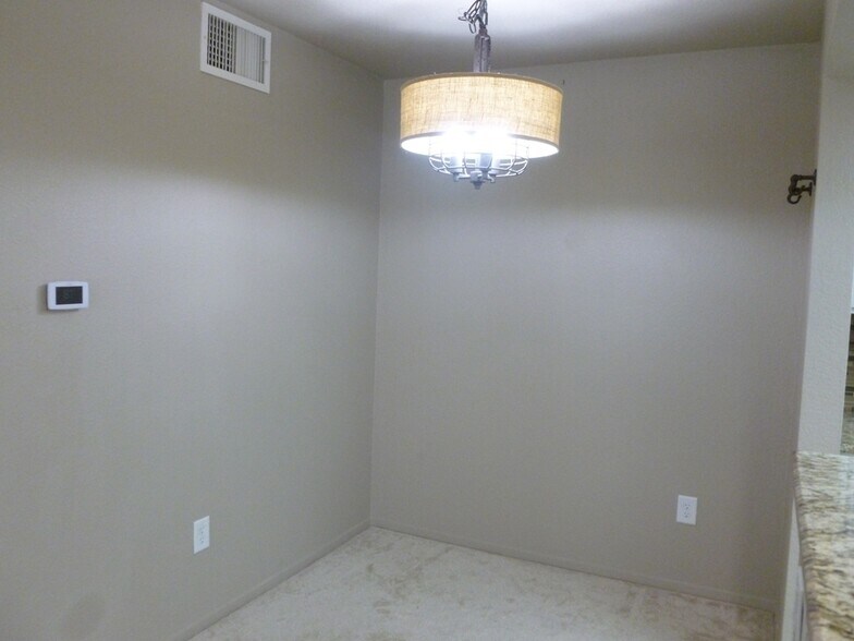 Building Photo - 1908 Tierra Vista Dr