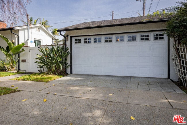 Building Photo - 14006 Runnymede St