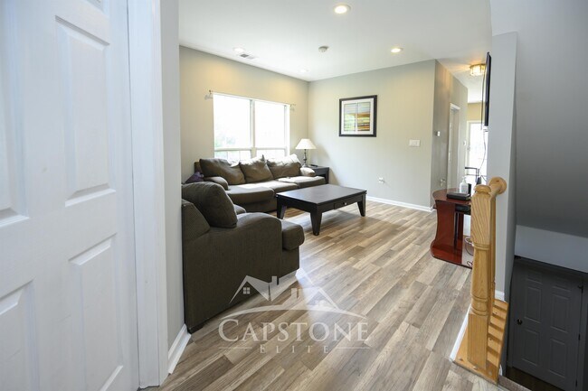 Building Photo - 236 Warren St