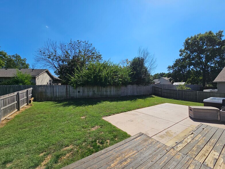 Building Photo - 127 Bayfield Dr