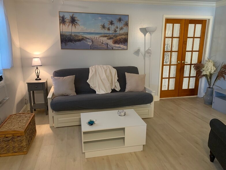 Building Photo - 1420 Alicia Ave